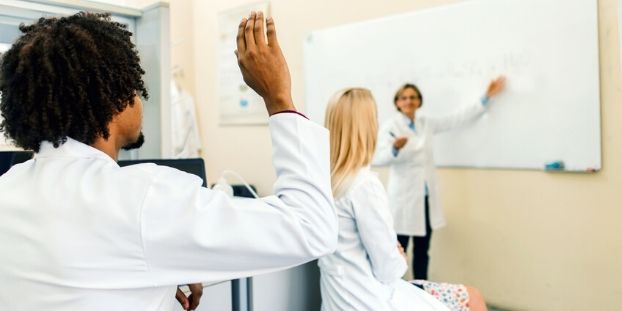 Les préparateurs pourront aller à la fac Les préparateurs pourront aller à la fac
