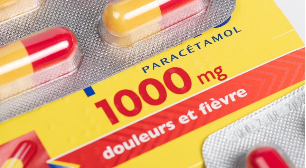 Boîte de médicaments contre la douleur et la fièvre du paracétamol