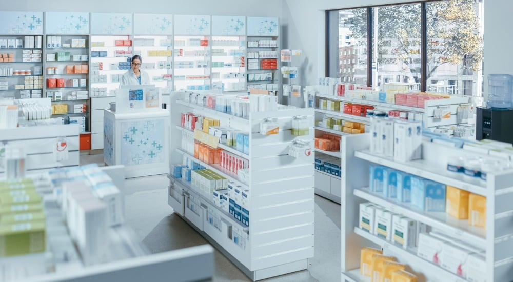 pharmacie, rayon médicaments en accès libre