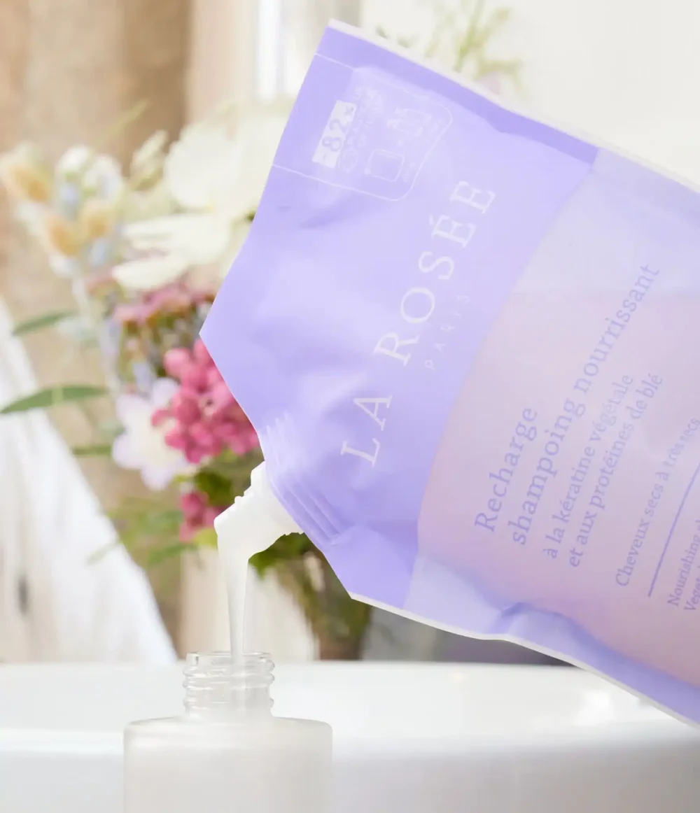 Nouveau shampoing nourrissant rechargeable de La Rosée : l’allié des cheveux en été