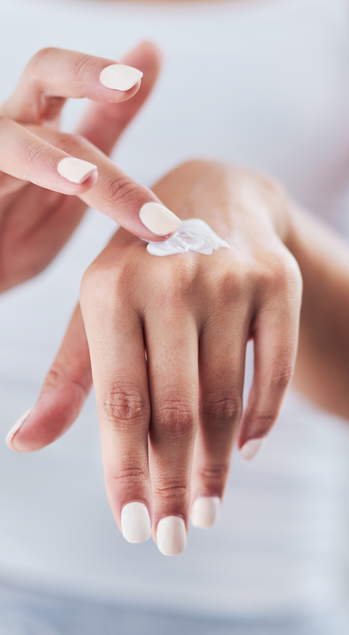 Break time - Businesswoman coffee time - 878351574